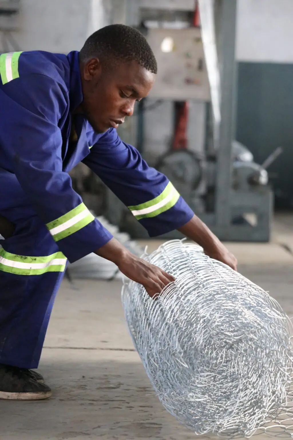 Azzar team member handling diamond mesh roll