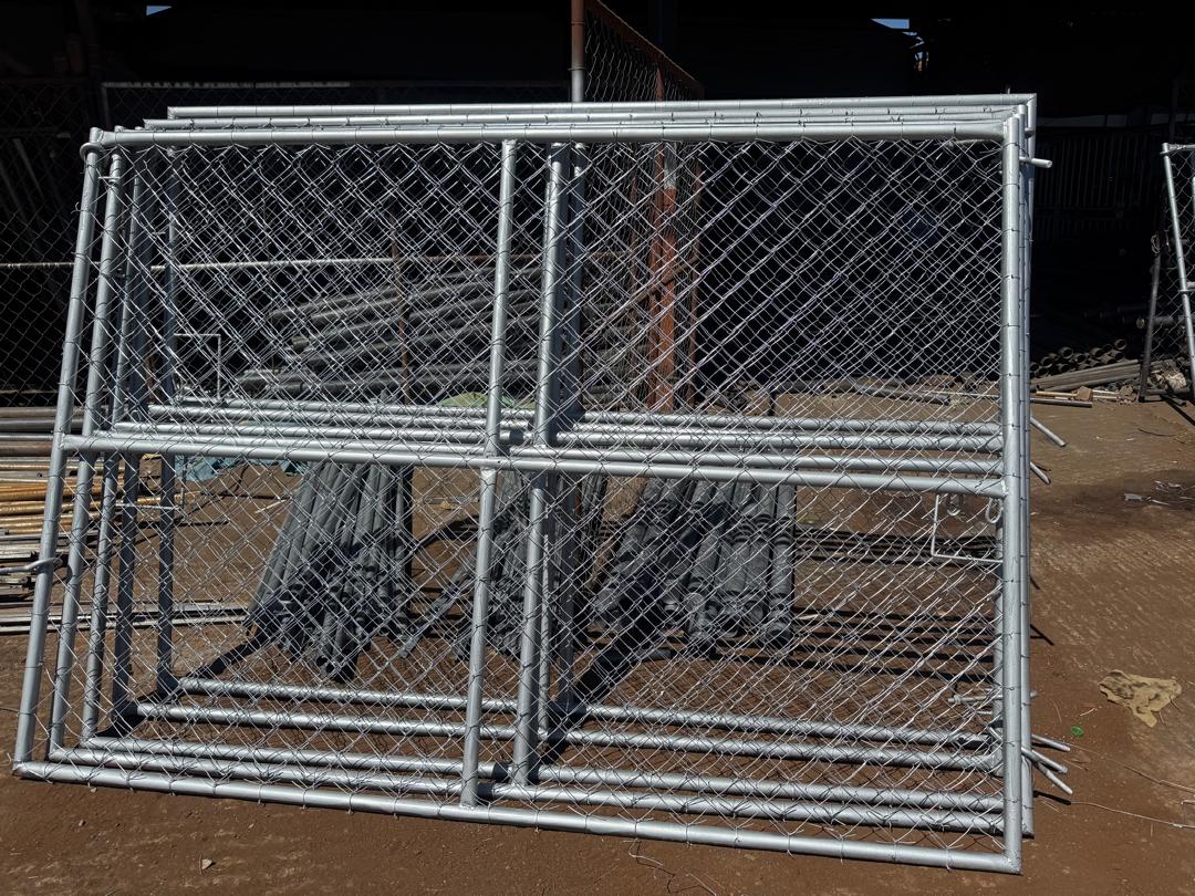 Azzar double-leaf diamond mesh swing gates